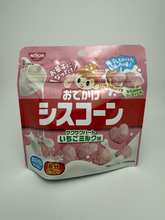 Nissin Odekake Ciscorn Sakusaku Heart Puff Strawberry Milk